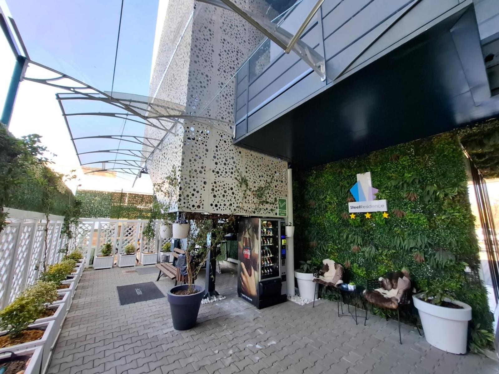 Apartments Steel Residence- Tesla Drive Experience ティミショアラ エクステリア 写真