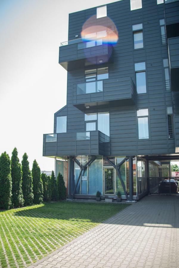 Apartments Steel Residence- Tesla Drive Experience ティミショアラ エクステリア 写真