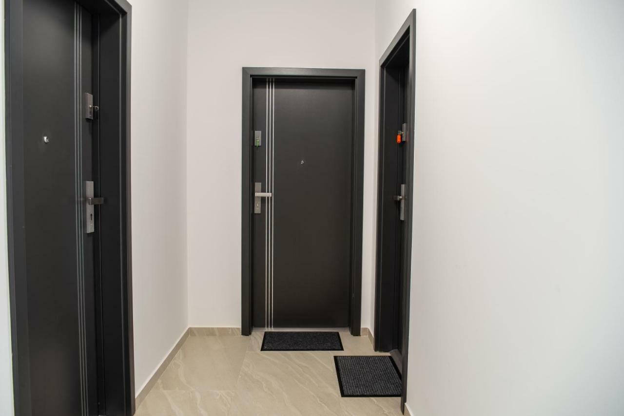 Apartments Steel Residence- Tesla Drive Experience ティミショアラ エクステリア 写真